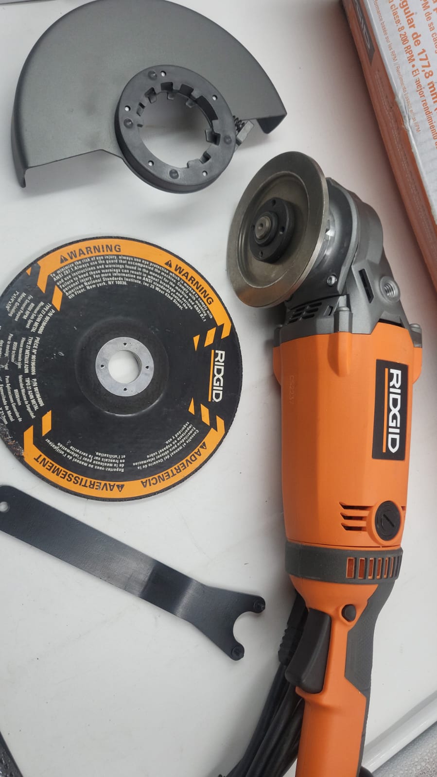 Amoladora angular con cable sin mango. USADO RIDGID