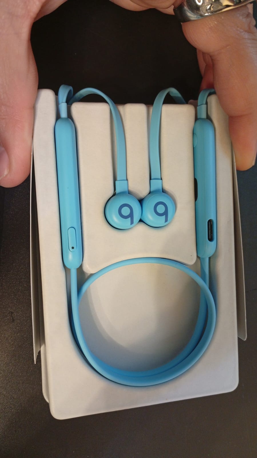 Beats Audífonos in-Ear Flex inalámbricos, magnéticos, Chip W1.