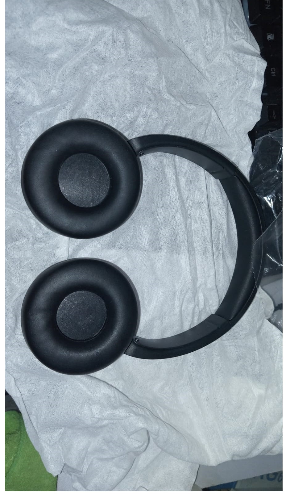Sony Audífonos inalámbricos on-Ear, 50 Horas de duración de batería.