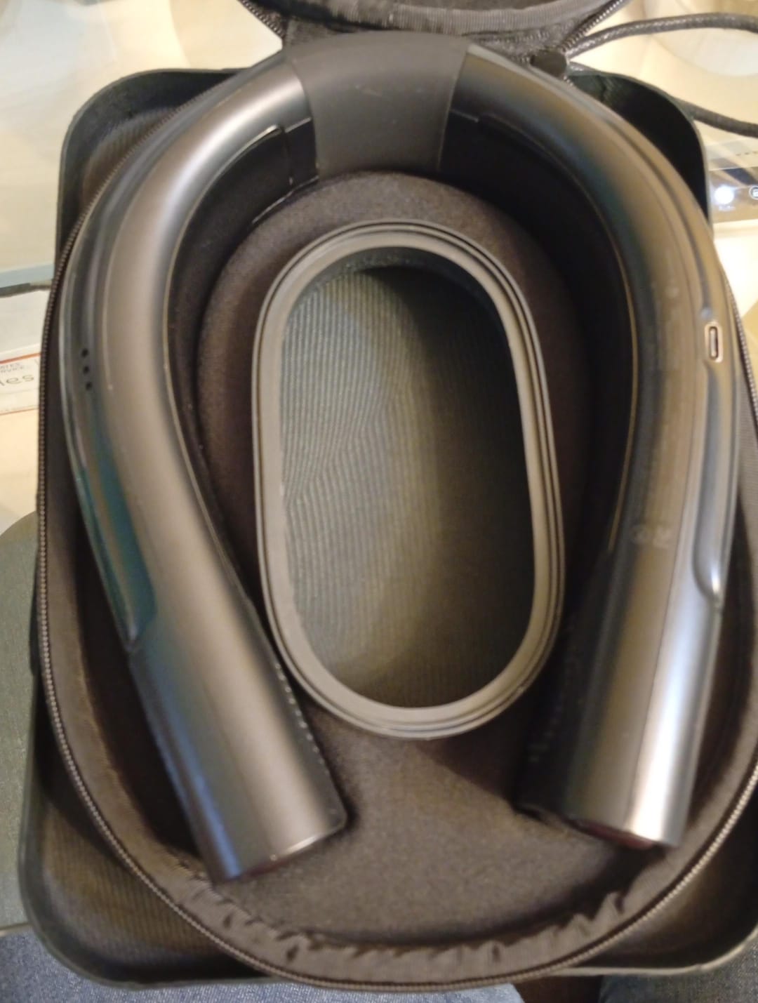 Ventilador de Cuello Portátil, Recargable, Refrigeración.(USADO)