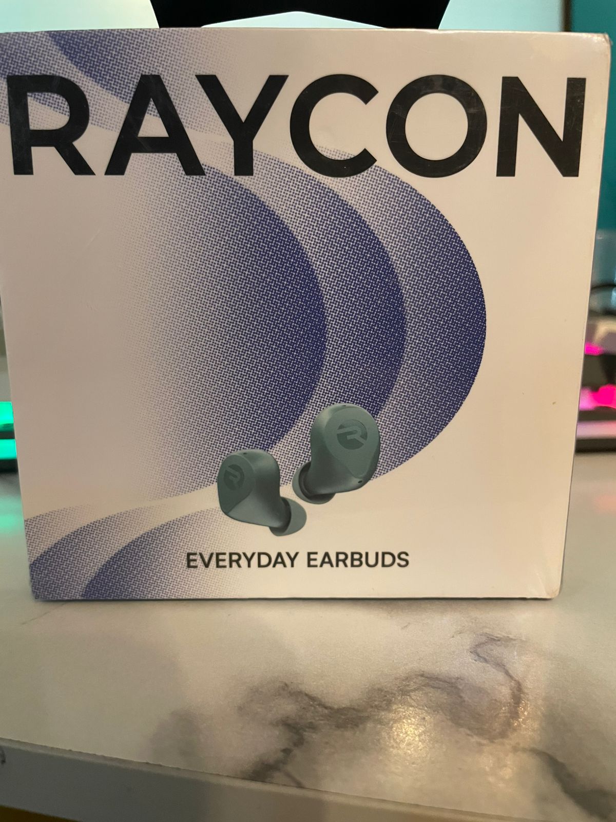 Auriculares inalámbricos Raycon Everyday verde.