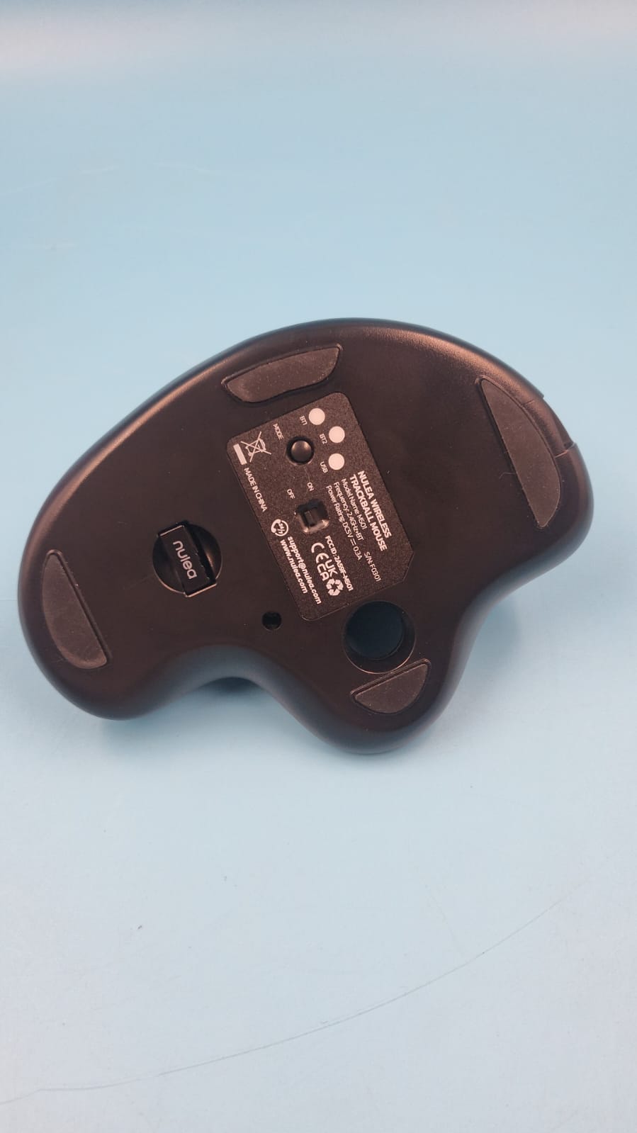 Mouse inalámbrico Trackball, ergonómico recargable Nulea M501. usado