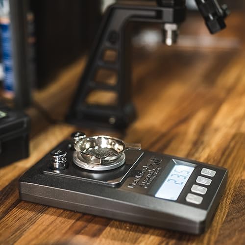 Báscula de precisión Frankford Arsenal Platinum Series con estuche.
