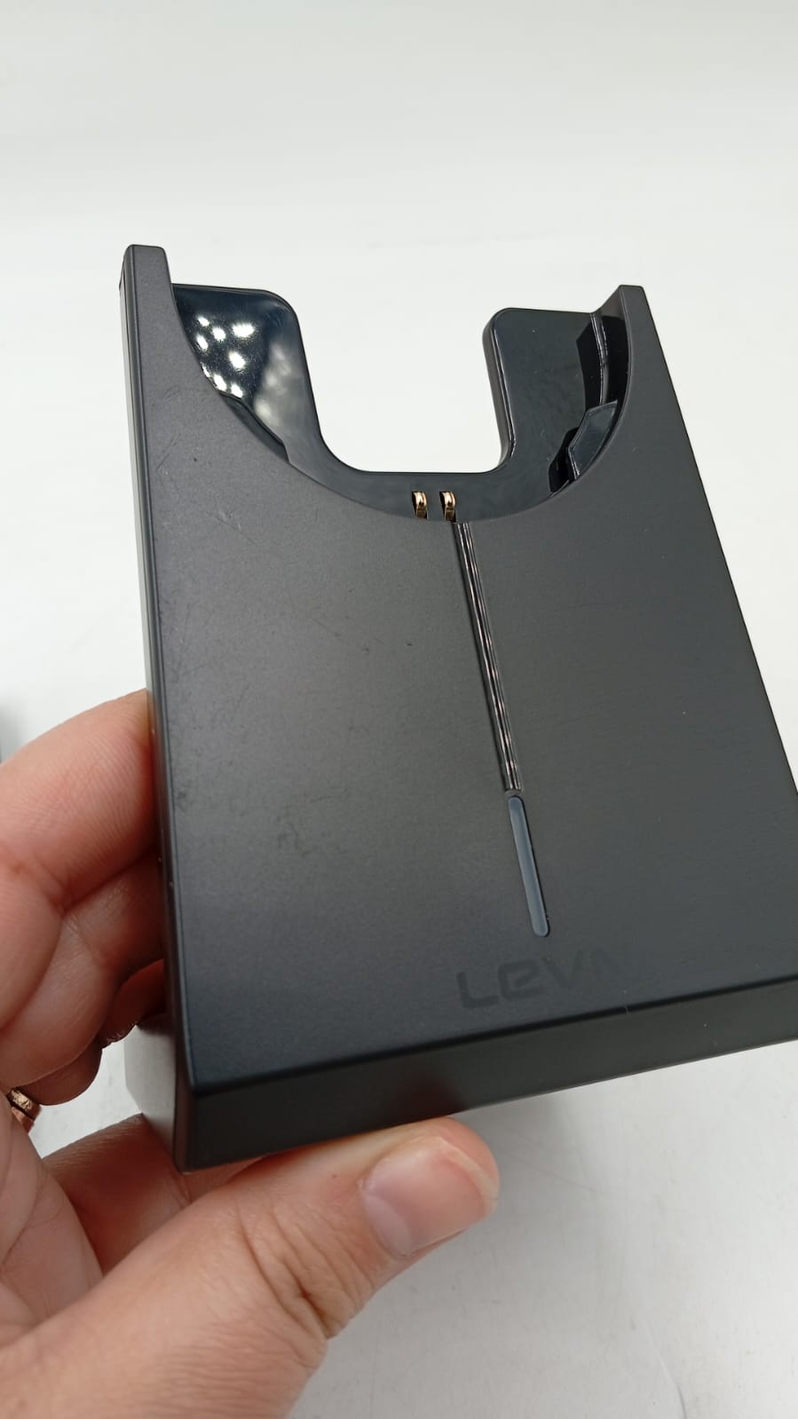 LEVN- Auriculares inalámbricos, Bluetooth.(USADO)