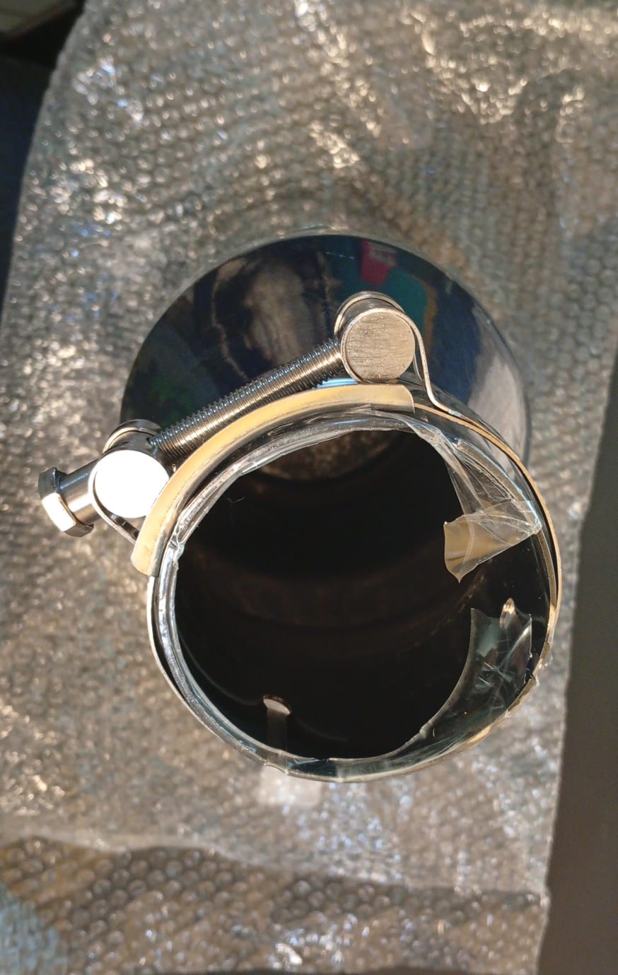 Punta de escape, entrada de 3.5", salida de 5", longitud 12", ATB.