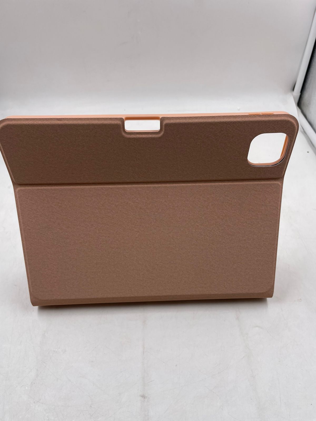 FUNDA PARA IPAD ROSA DE 11 PULGADAS, CON TECLADO.