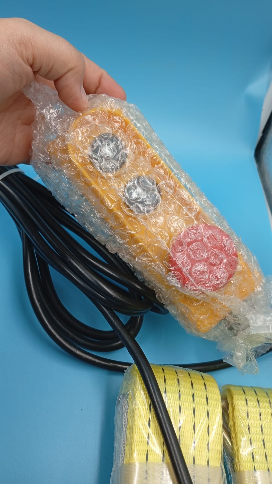 Polipasto eléctrico con control remoto, VEVOR, 440 lbs. 110 V.