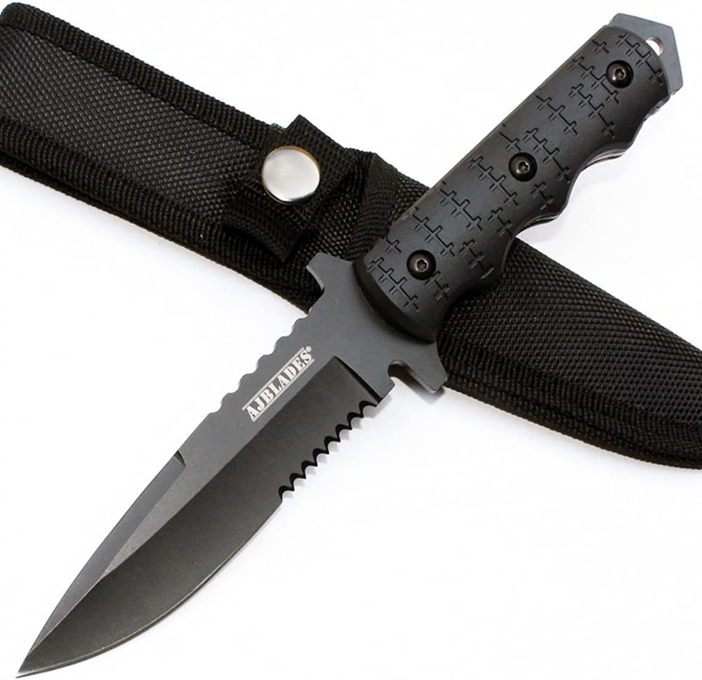 Cuchillo tactico de caza y cuello de combate.