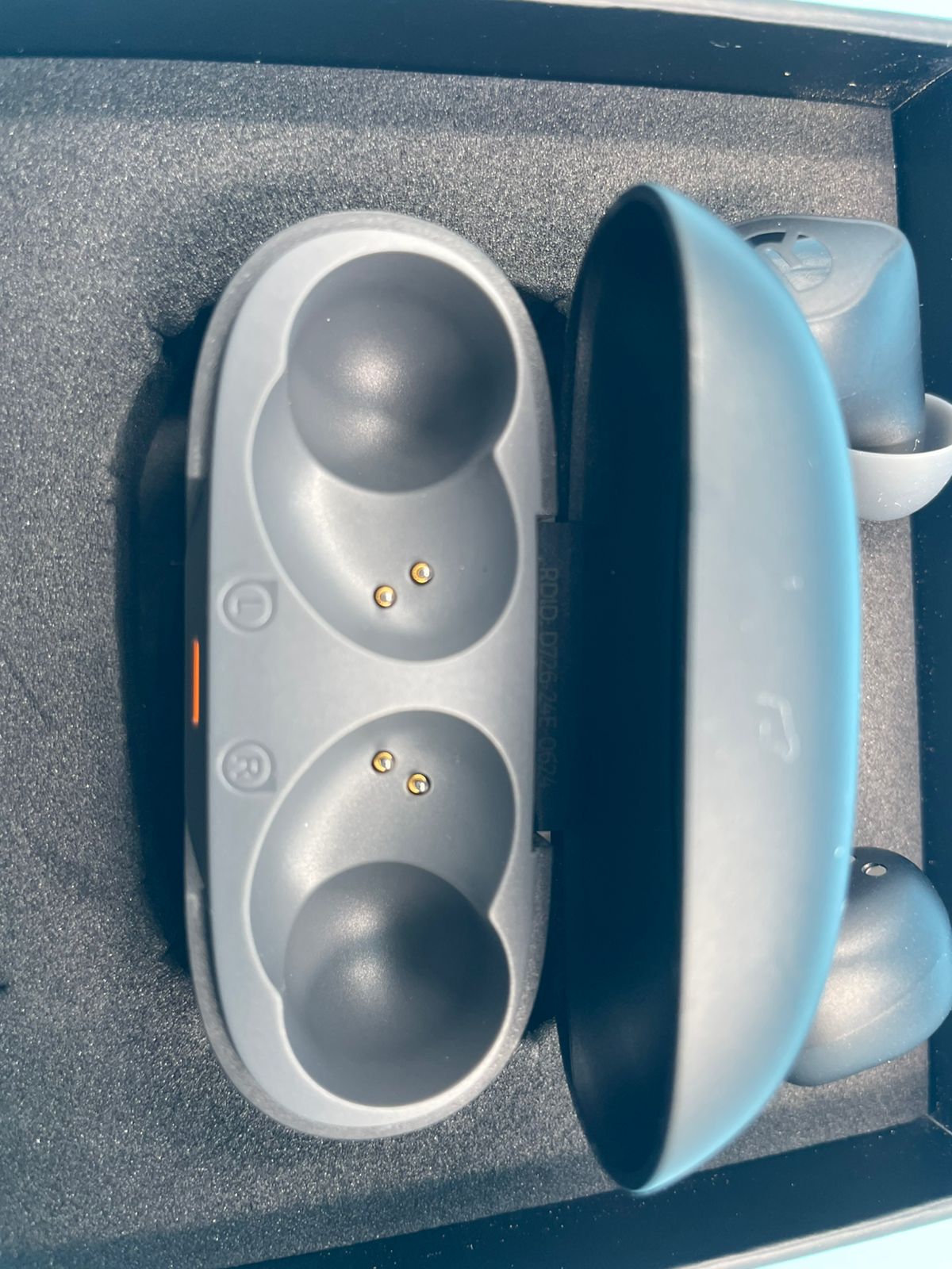 Auriculares Raycon de uso diario carga inalámbrica.(USADOS)