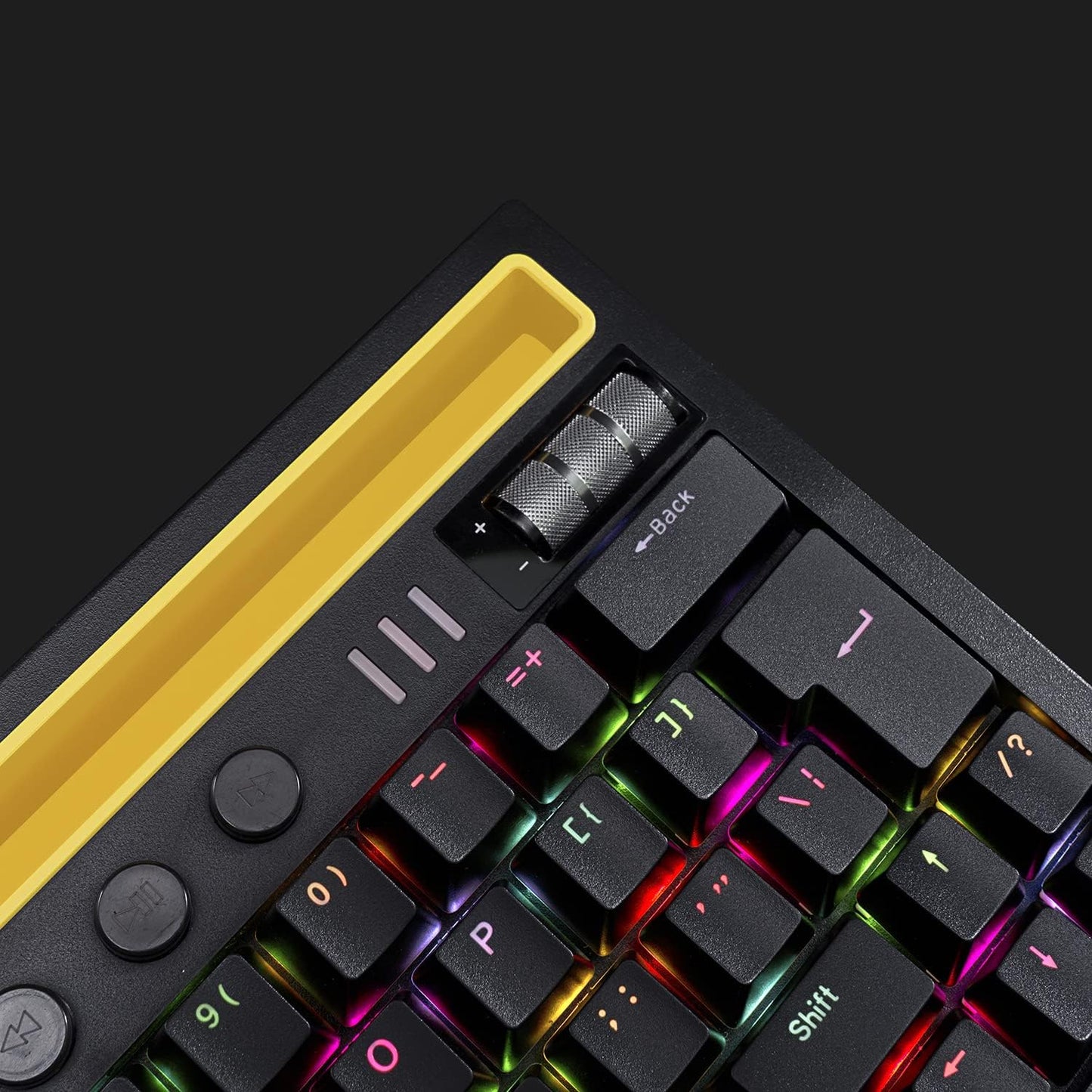 Teclado mecánico inalámbrico RGB luminoso.