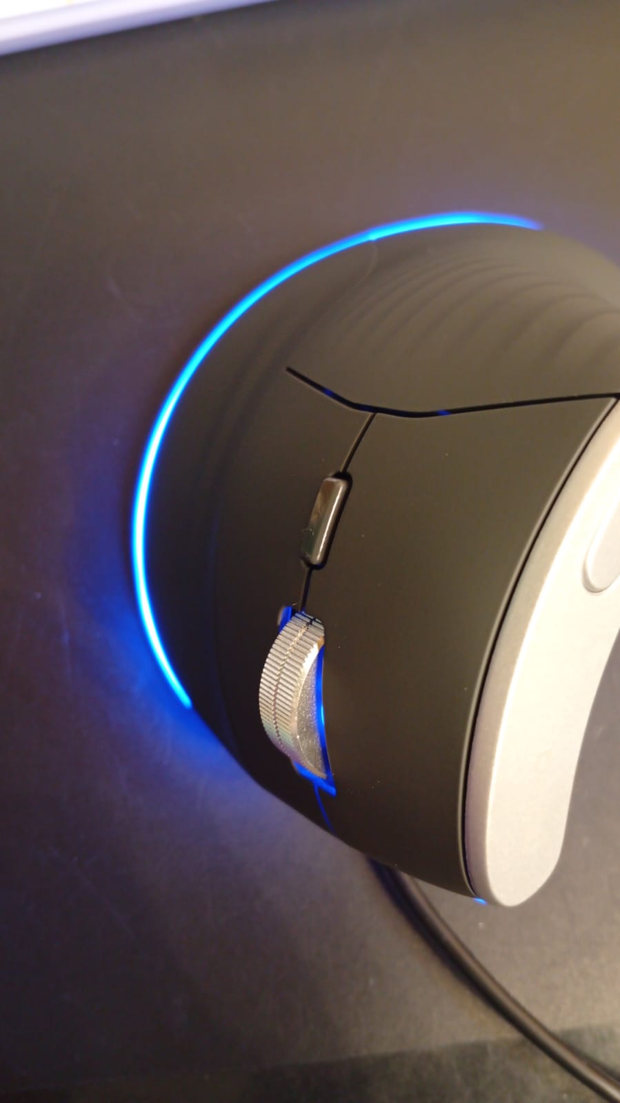 Nulea M504 Ratón vertical con cable, ergonómico, óptico RGB.