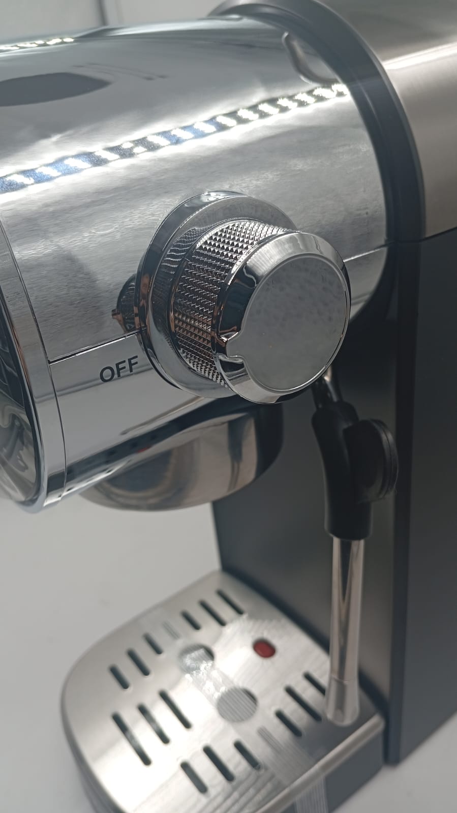 Máquina de café expreso semiautomática, c/espumador, (DETALLE)