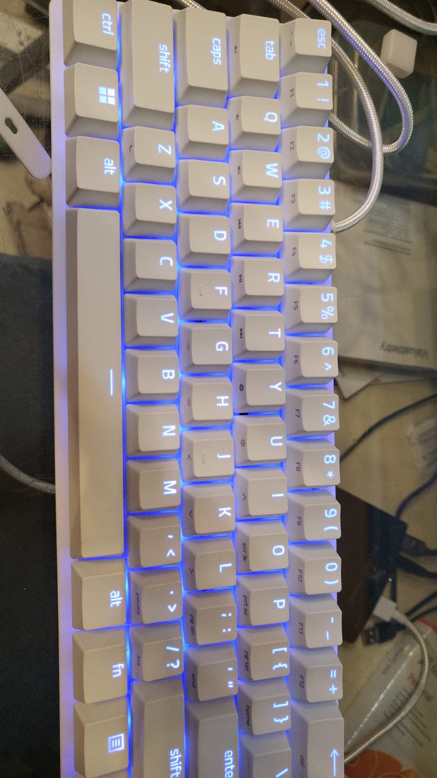 Razer Huntsman Mini 60% con cable Teclado mecánico para juegos, Switch purpple