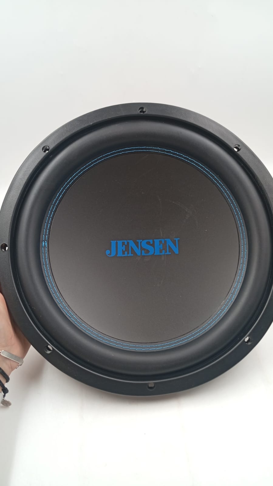 subwoofer Jensen J12W de 12 pulgadas y 1200 vatios. ( DETALLE)
