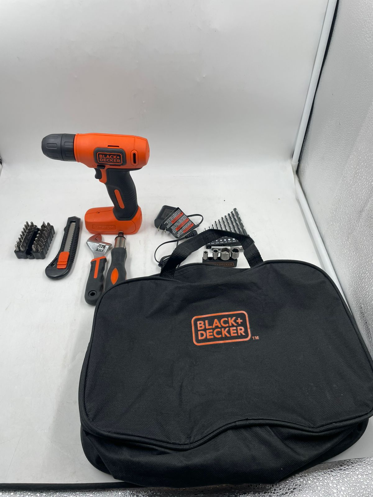 Taladro inalámbrico BLACK+DECKER 8 V Máx. (BDCD8C)