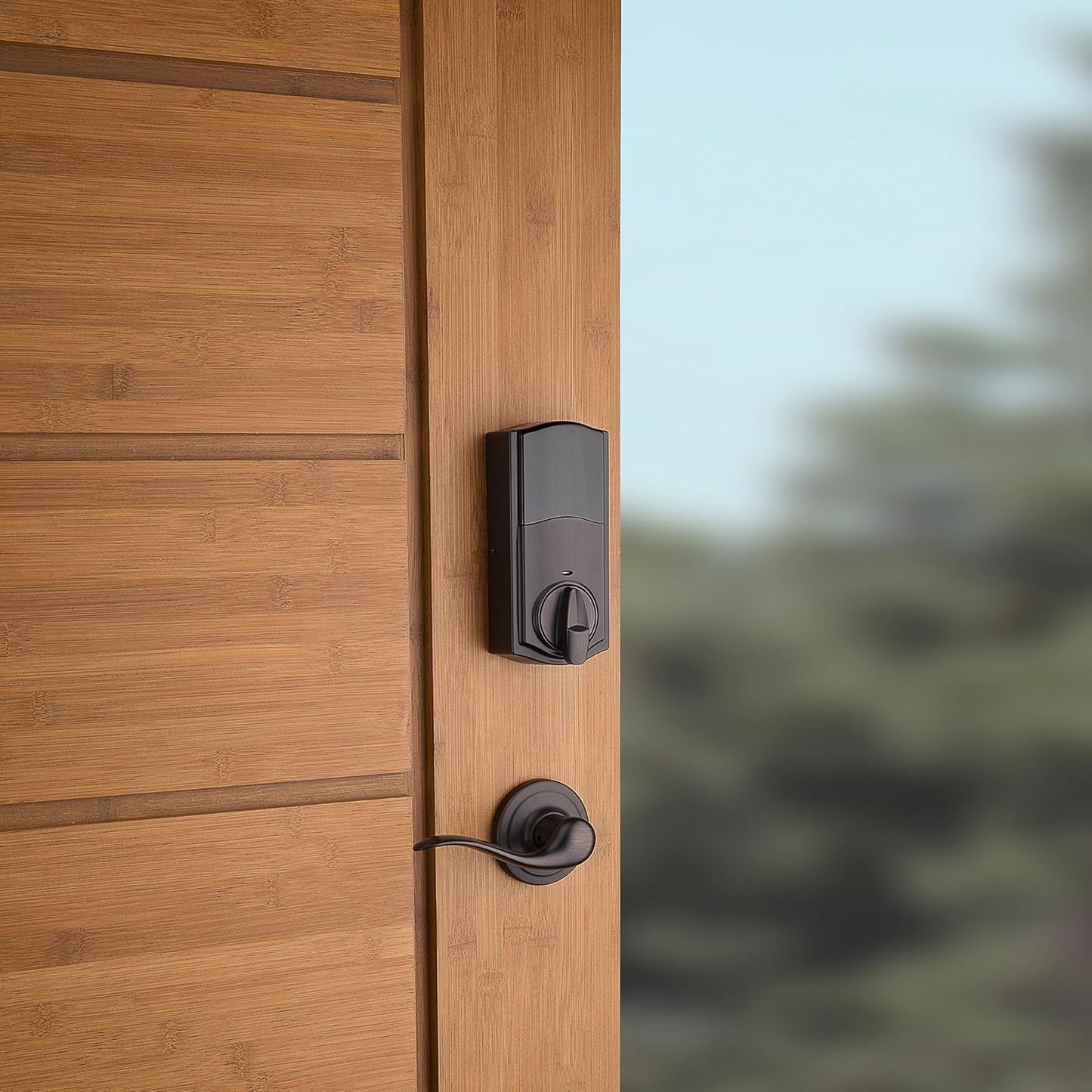 Cerradura con pantalla táctil y con seguridad electrónica Kwikset Smartcode 915