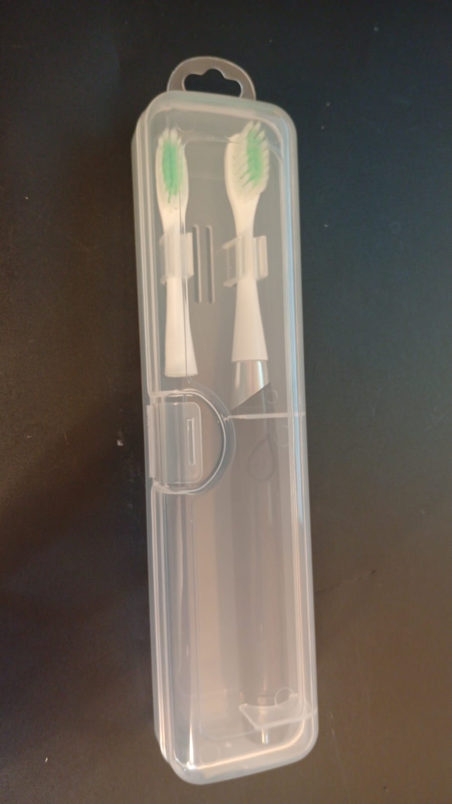 Cepillo de dientes sónico, a batería, CVS Health. (NEGRO).