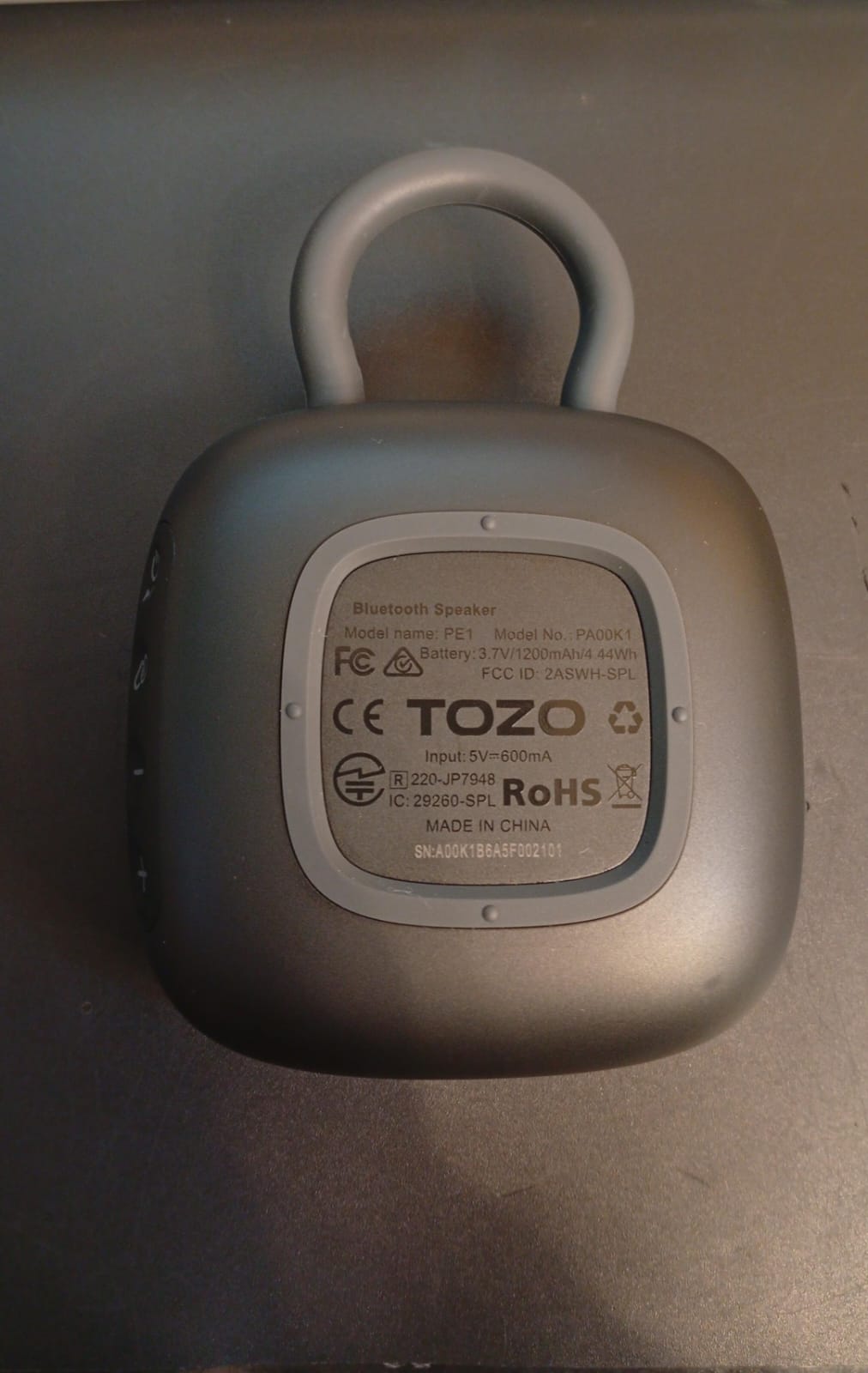 Altavoz Bluetooth portátil con mosquetón ajustable, TOZO PE1