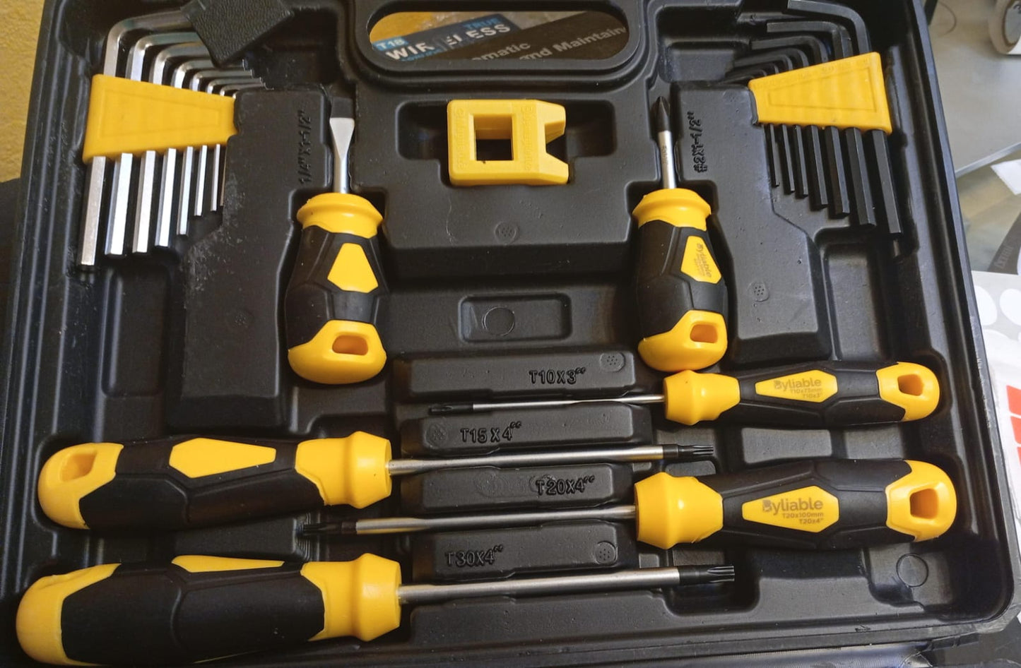 Juego de destornilladores magnéticos, 51 Pcs. (DETALLE).