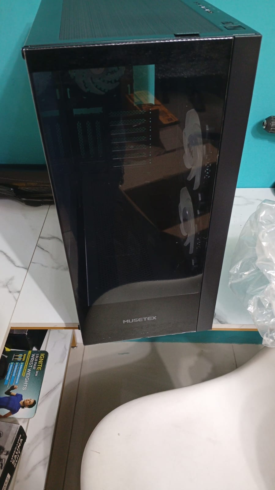 Carcasa p/PC, ventiladores preinstalados, tipo C, torre media, vidrio templado.