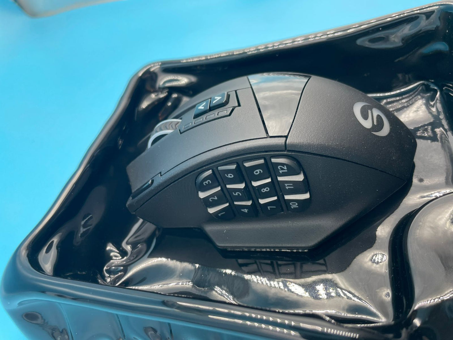 UtechSmart Venus Pro RGB Wireless MMO Gaming Mouse.