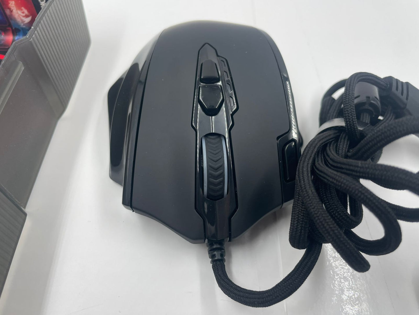 Ratón Redragon Impact RGB LED MMO con botones laterales.(USADO)