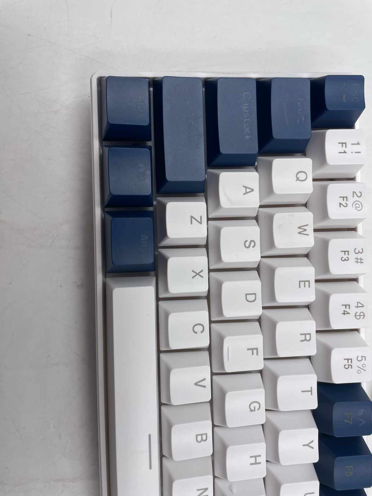 Teclado MageGee MK-Box 60 % mecánico portátil.