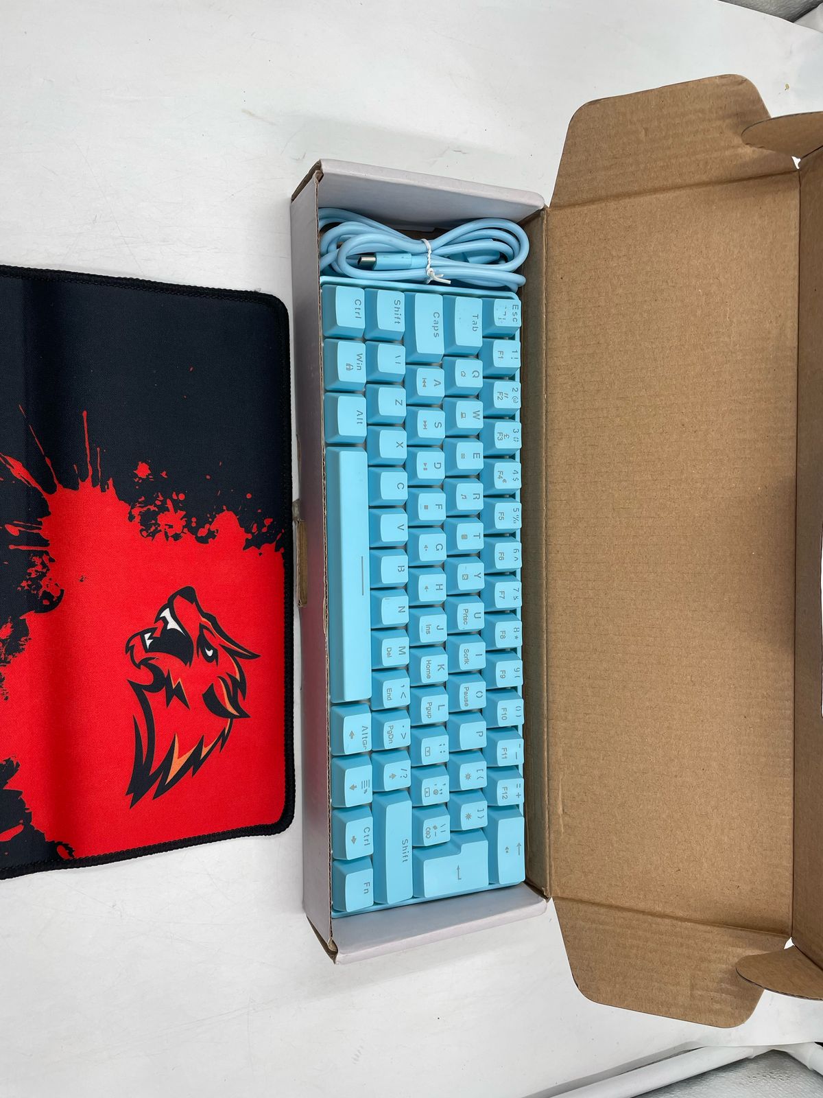 Teclado mecánico con cable ZIYOU LANG T60 de 62 teclas.