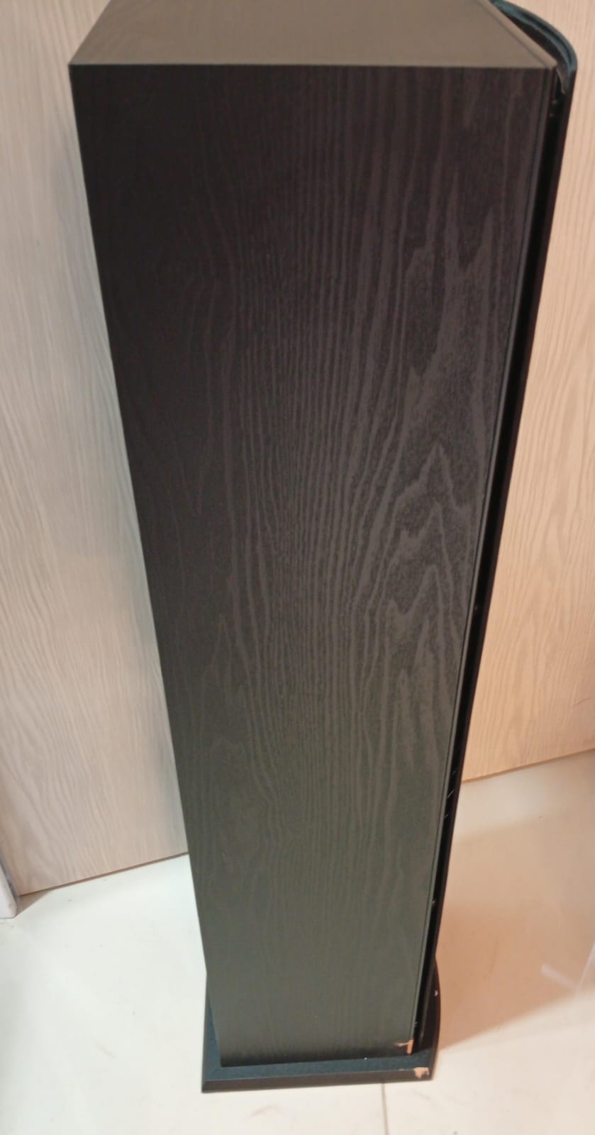 Polk Audio T50 Bocina Tipo Columna, Negro, (DETALLE).
