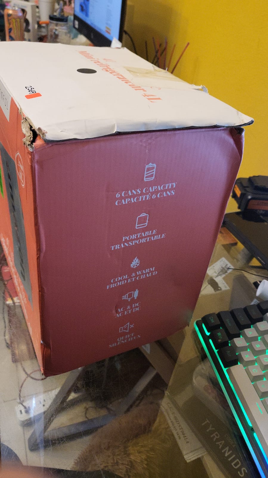 Mini Refrigerador, 4L/6 latas, portátil personal. CROWNFUL