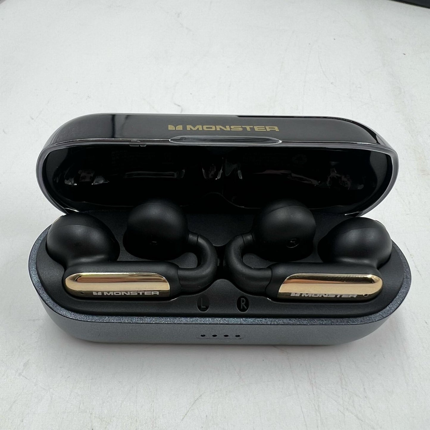 Auriculares inalámbricos Monster AC601 con clip
