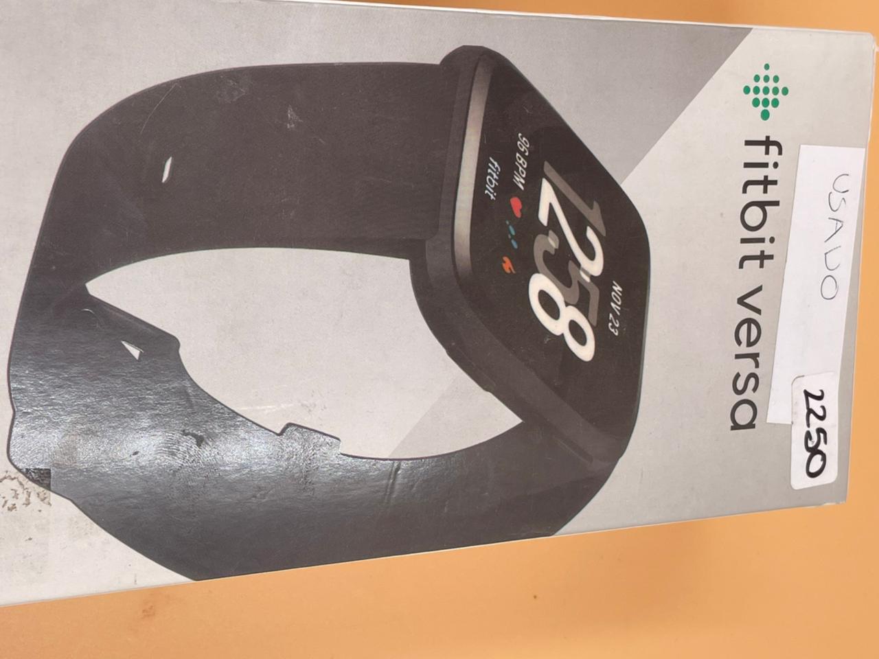 Fitbit Reloj Inteligente Versa, Aluminio Negro.(USADO)