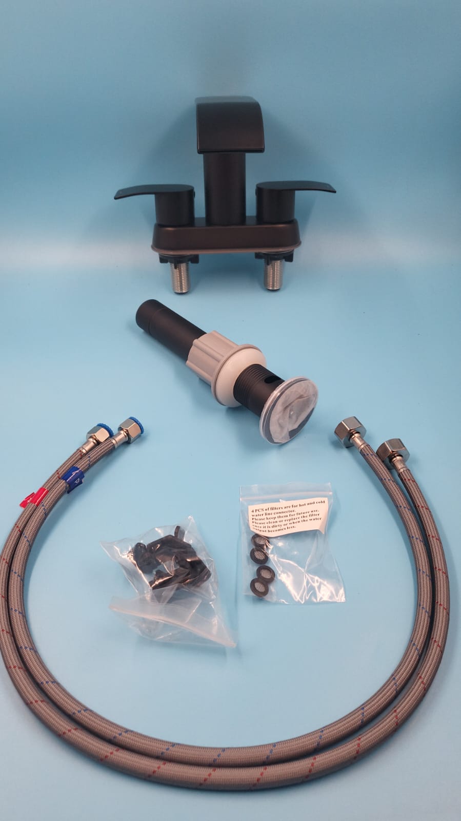 Grifo de baño de cascada negra, 4 pulgadas para 3 agujeros con drenaje desplegable.