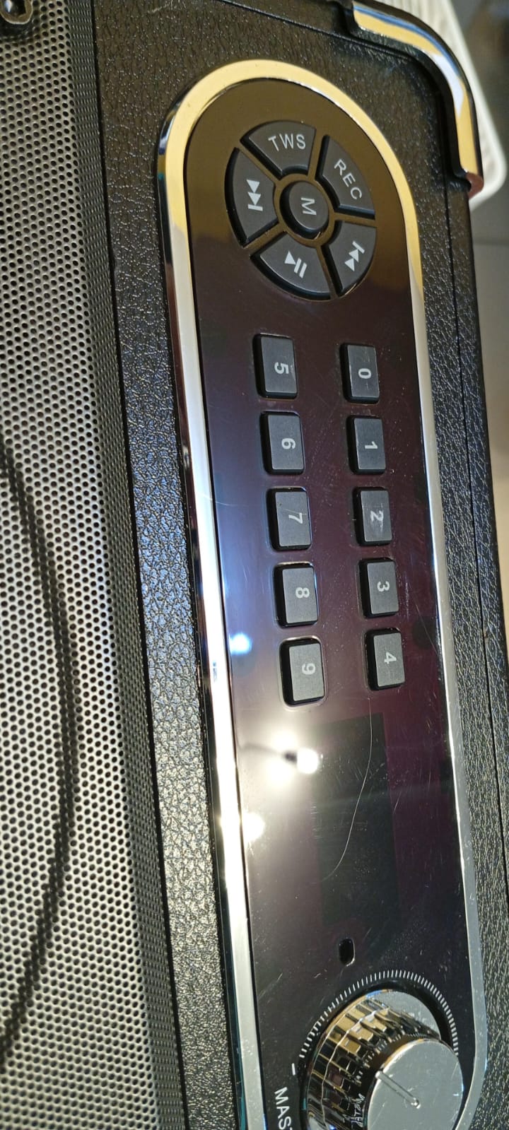 Máquina de karaoke JYX, con 2 micrófonos inalámbricos, (USADO).