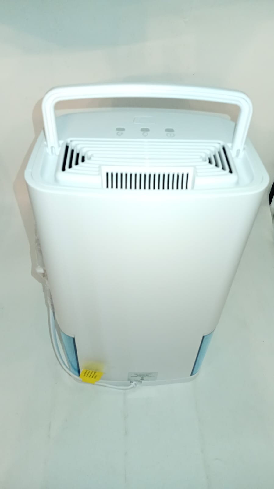 Deshumidificador de 68 onzas, HOUSEHOLD, con manguera de drenaje.