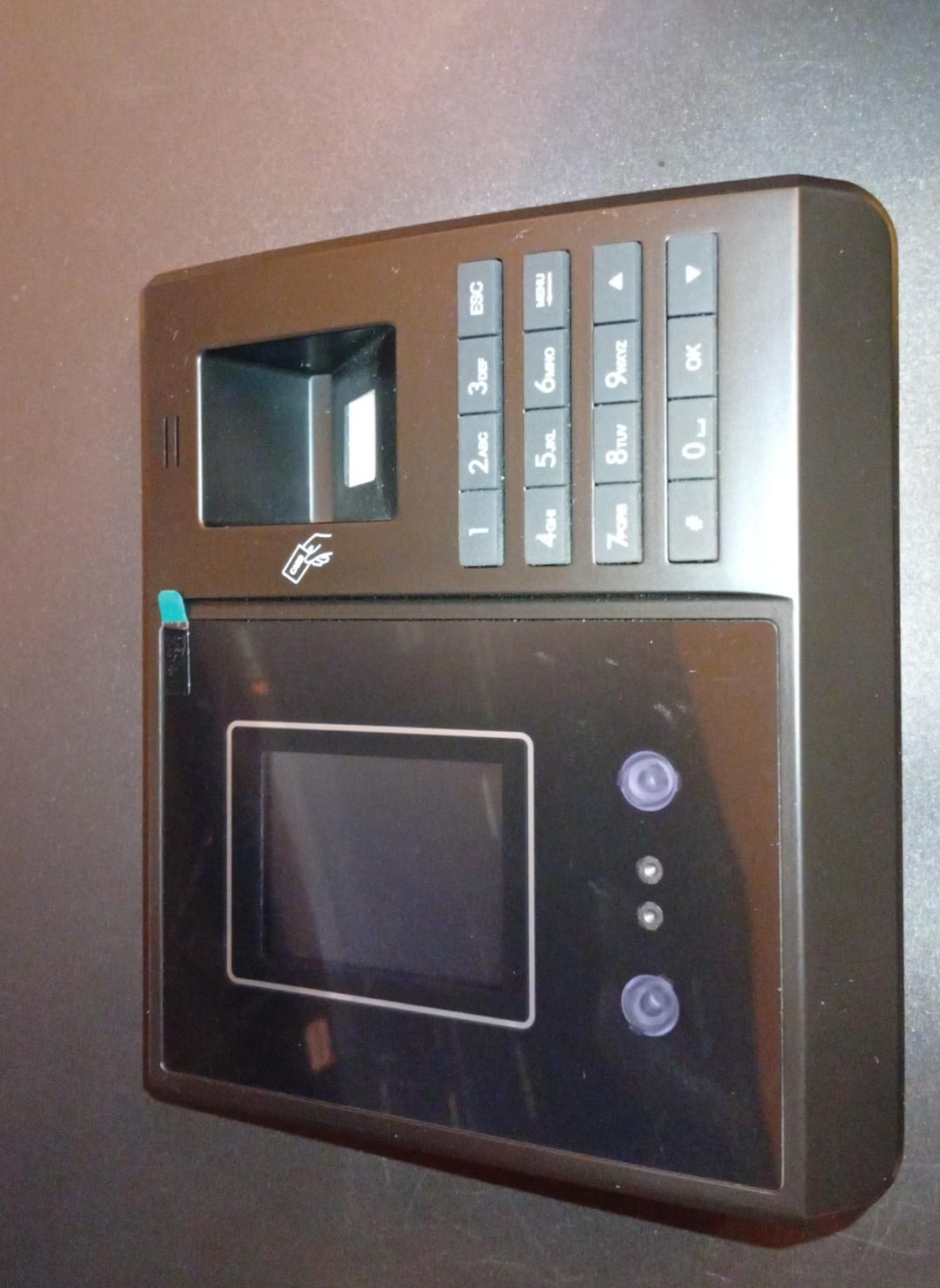 Reloj de tiempo para empleados, huella digital, 10 tarjetas IC.(DETALLE).