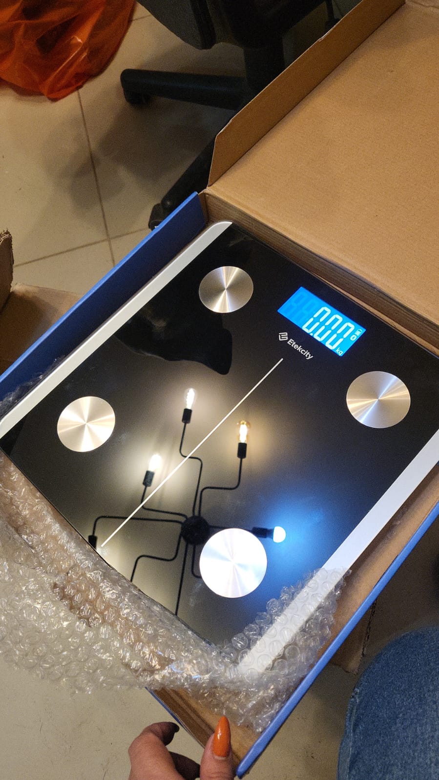 Etekcity Báscula digital de peso corporal, analizador de grasa corporal recargable. usado