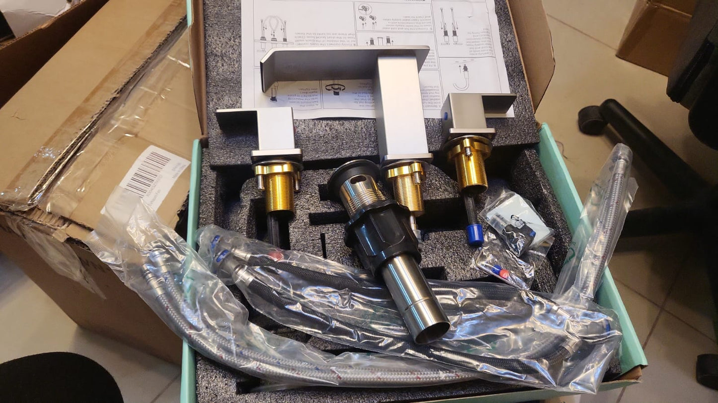 Llave de baño de níquel cepillado generalizado de 3 agujeros, 2 asas.