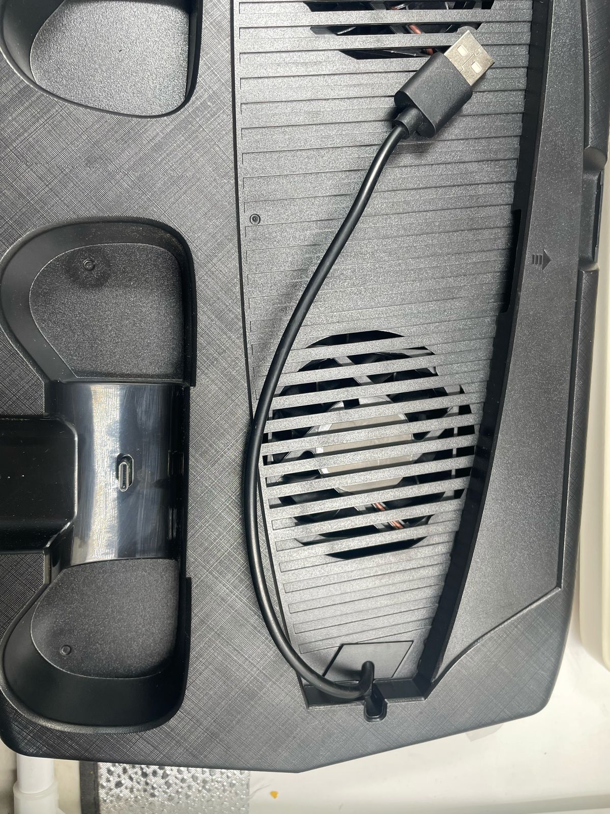 Base de carga para PS5 con ventilador de succión (USADO).