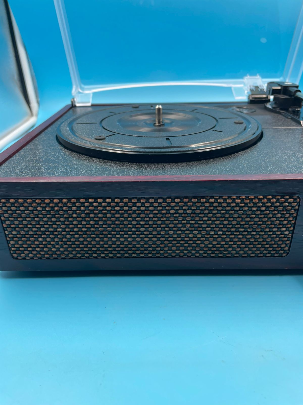 Tocadiscos de vinilo con receptor Bluetooth integrado.