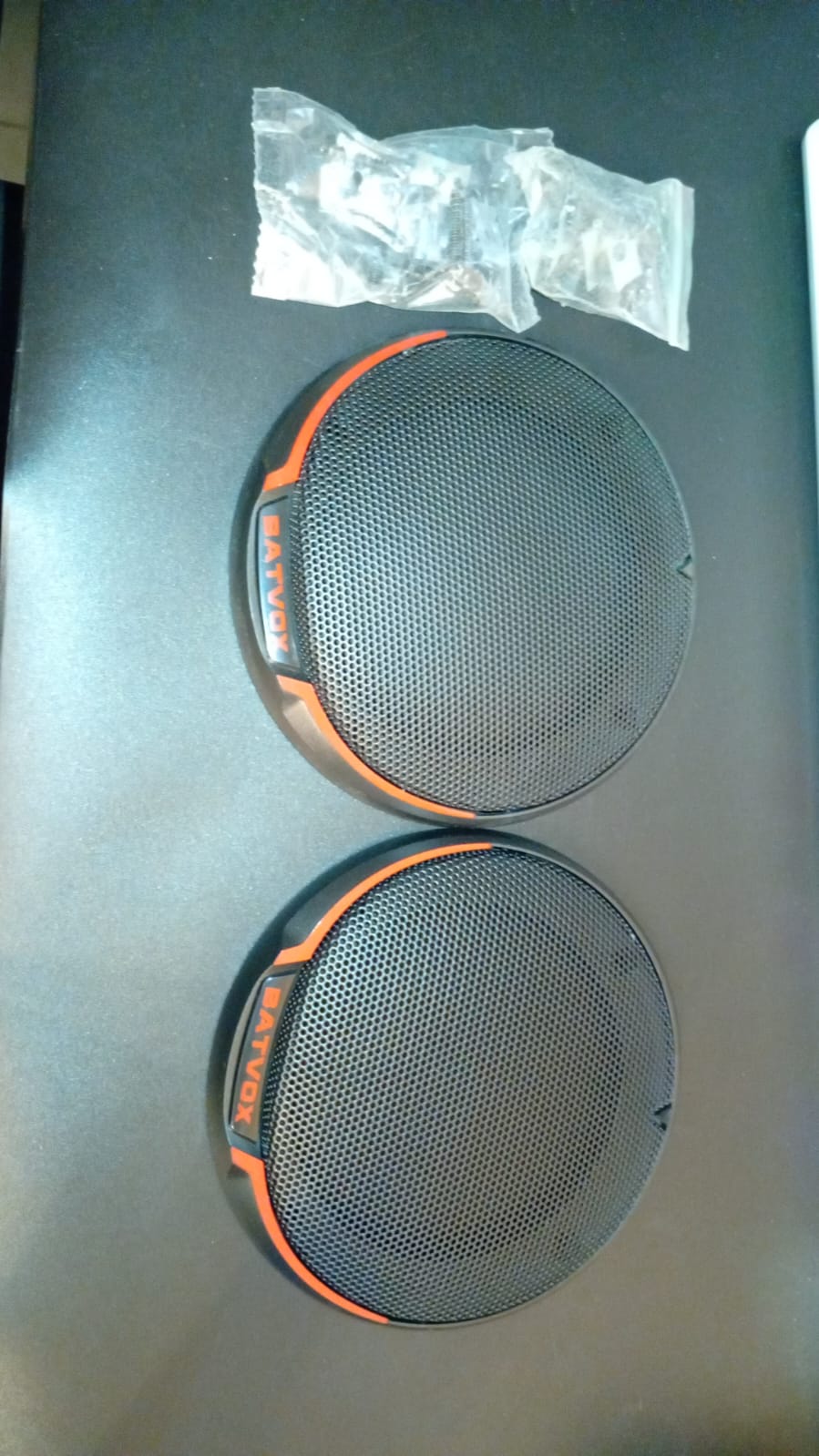 Altavoces coaxiales para audio de coche, con parrilla extraíble.