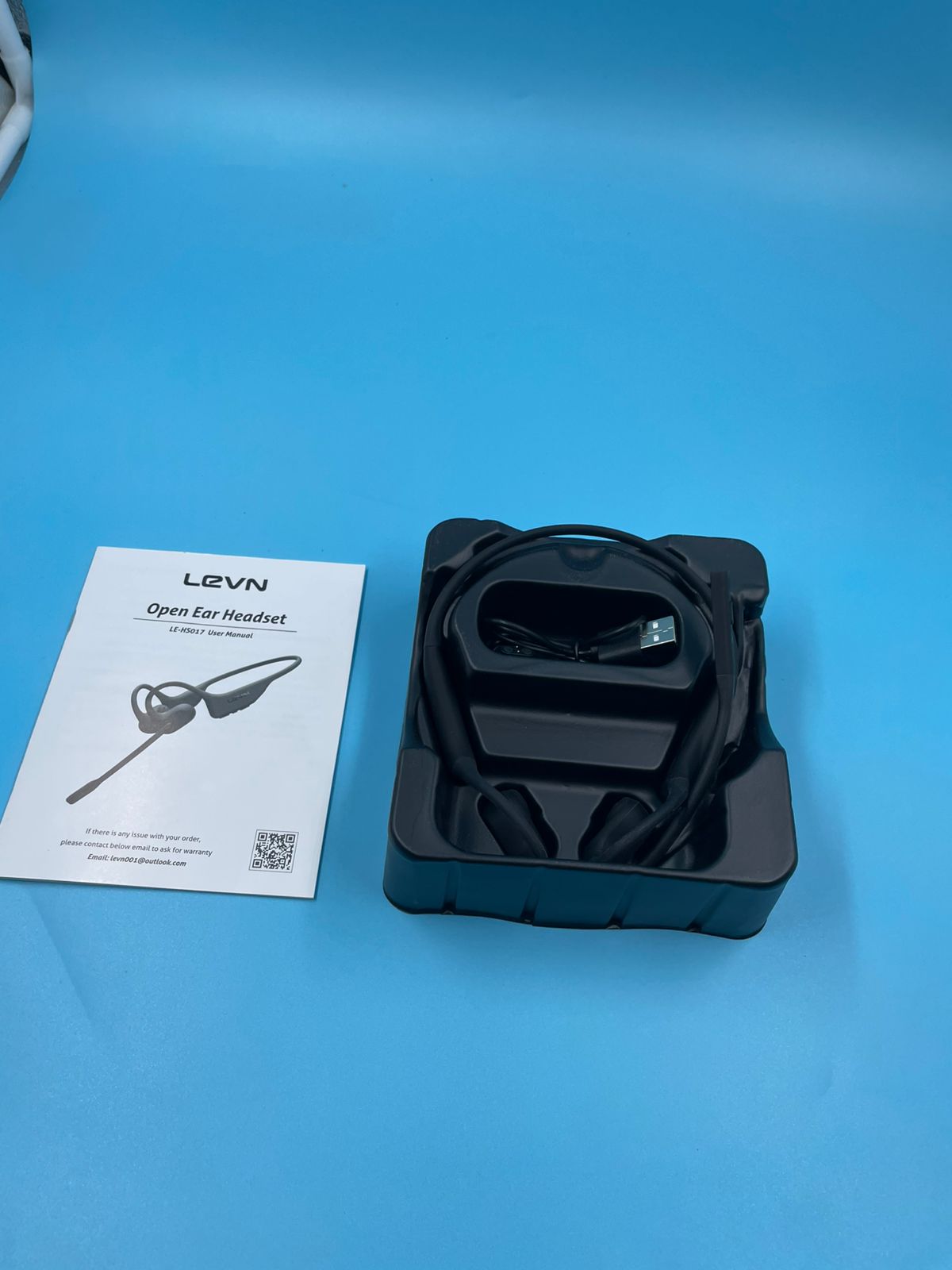 LEVN - Auriculares de oído abierto con micrófono.