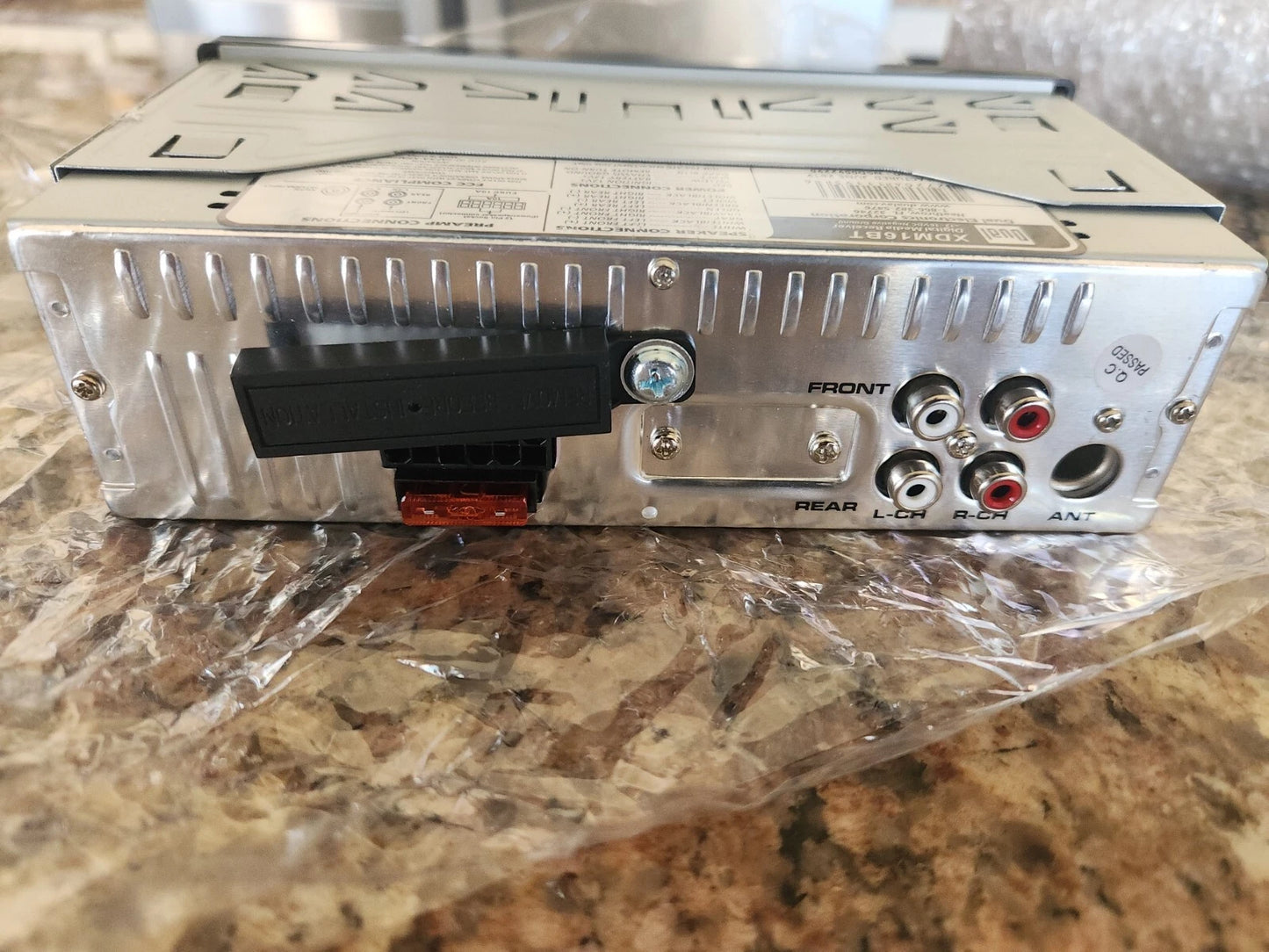 Receptor de medios digitales doble AM/FM para automóvil.