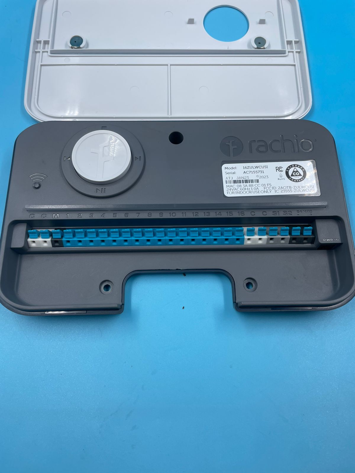 Rachio Controlador de rociadores, 16 zonas, blanco.