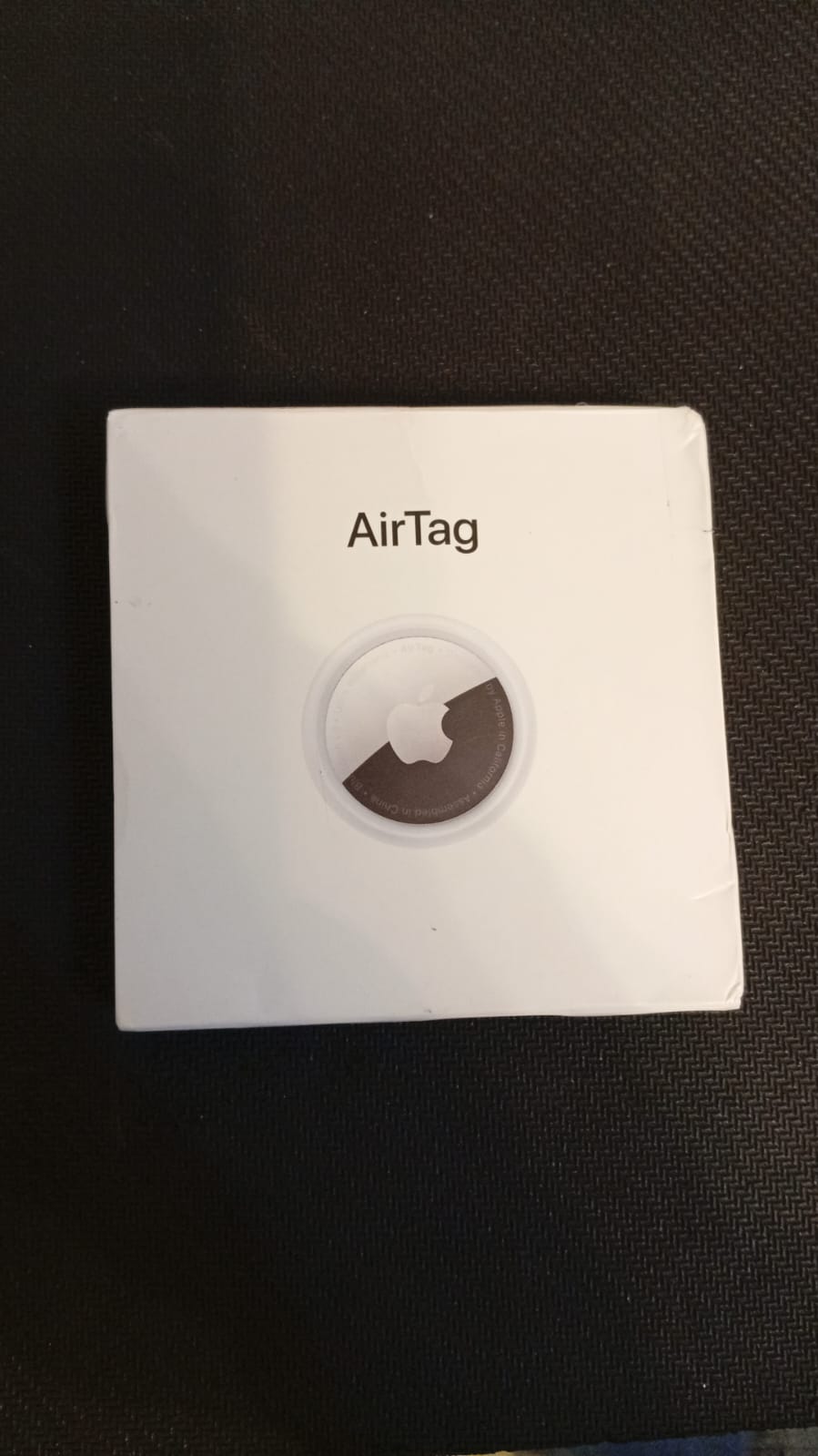 Apple AirTag, Original, resistente al agua y polvo, IP67.