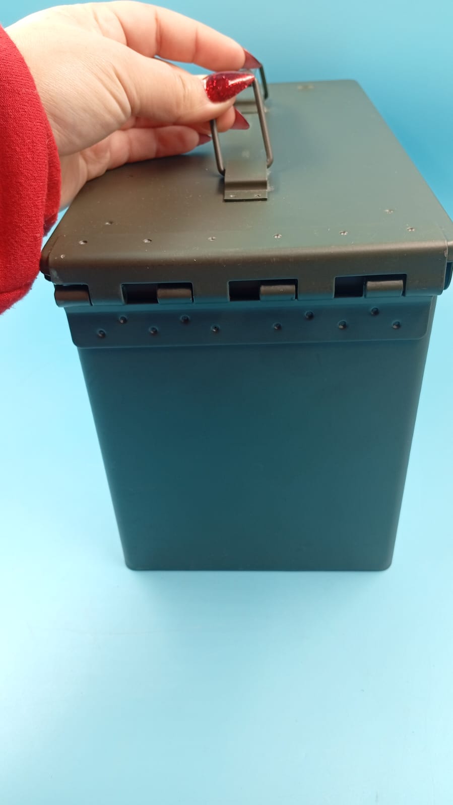 Contenedor con sistema de cierre frontal, acero de grado militar.