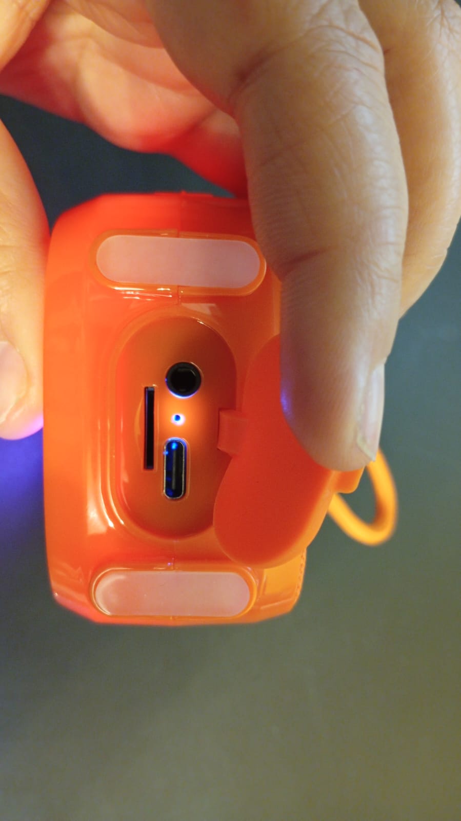 Altavoz portátil Bluetooth inalámbrico, IPX5, TWS, luces RGB.