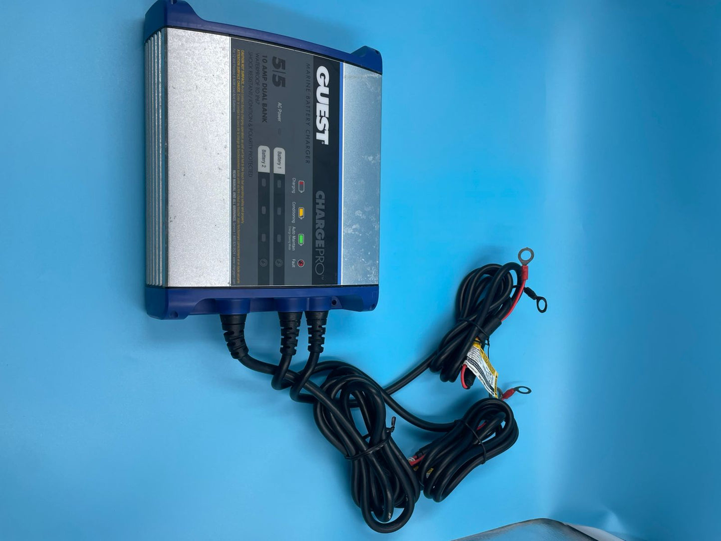 Guest 2711A - Cargador de baterías para navegacion.(usado)