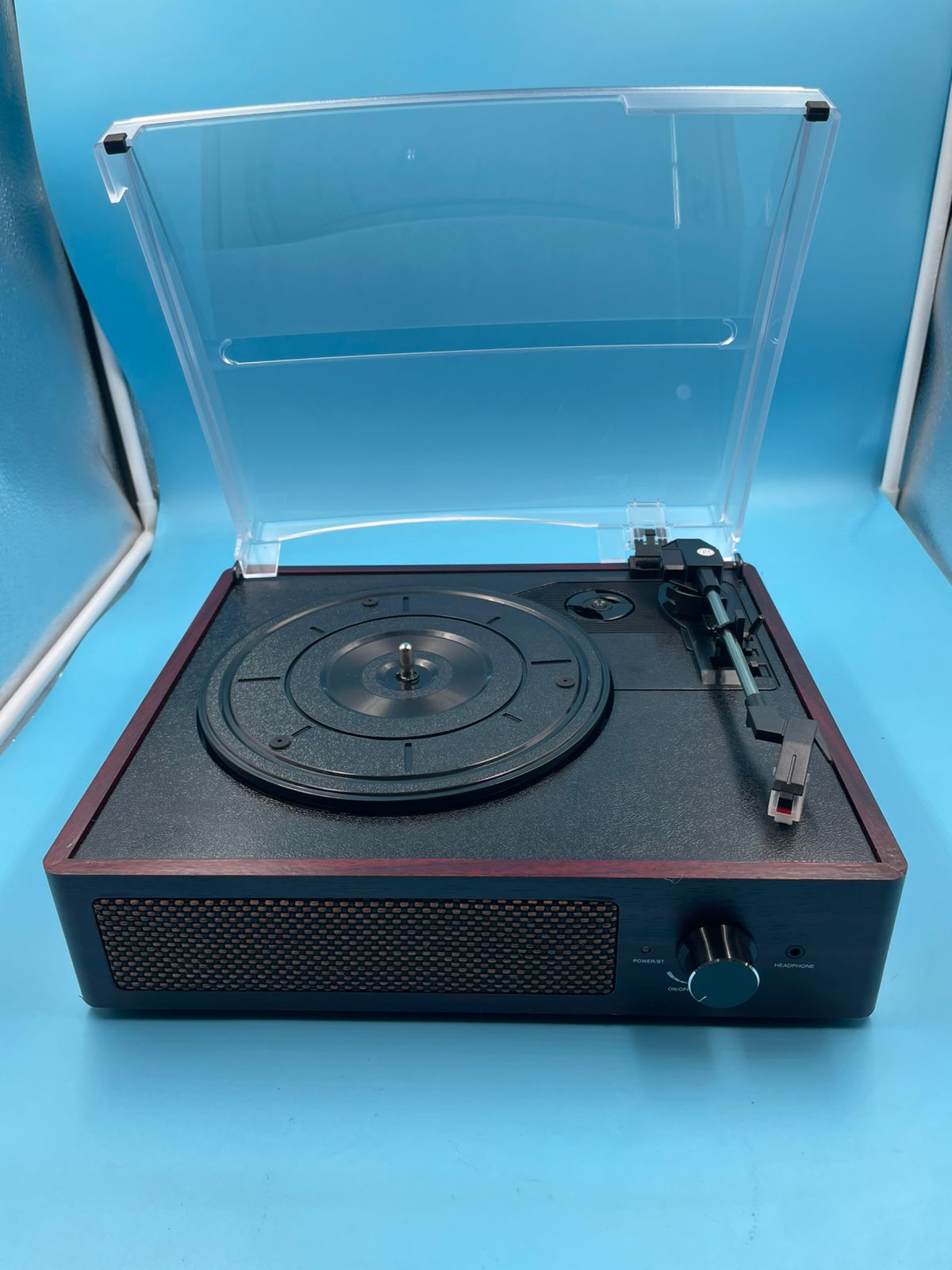 Tocadiscos de vinilo con receptor Bluetooth integrado.