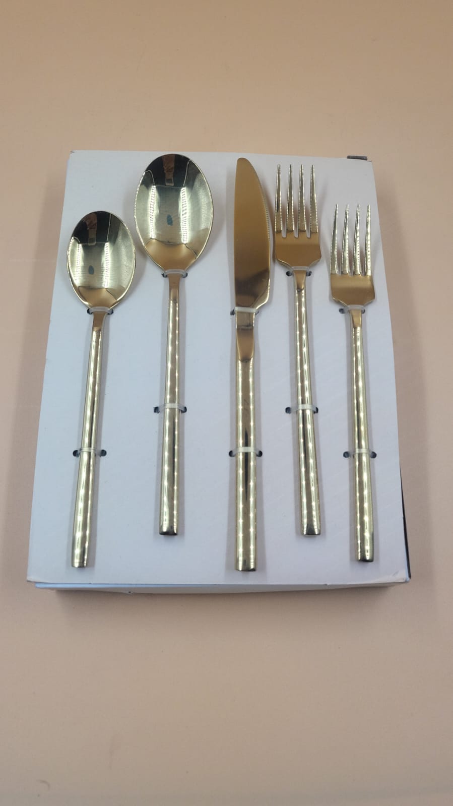 Juego de cubiertos forjados, 20 piezas, acero inoxidable. DORADOS